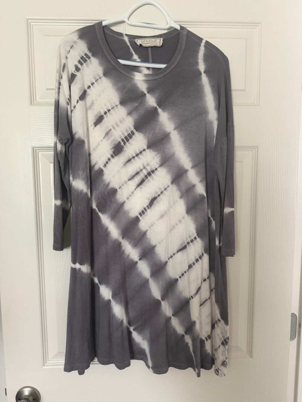 Sinuous Gray & White Diagonal Tie-Dye Swing Tunic